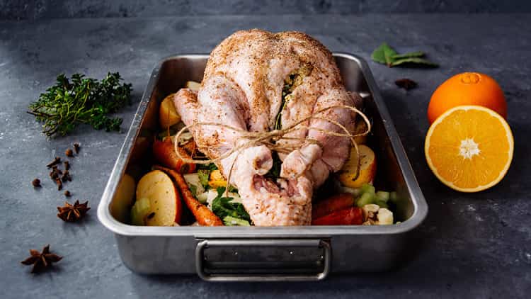 Ganze Ente im Ofen: Knusprige Haut und saftigstes Fleisch