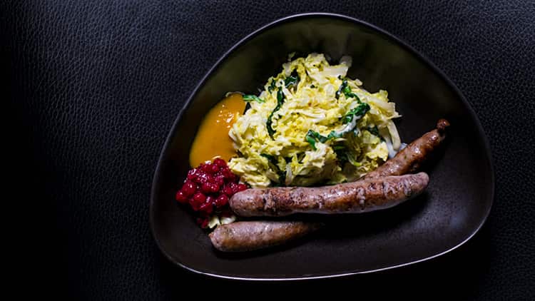 Bratwurst mit Wirsing